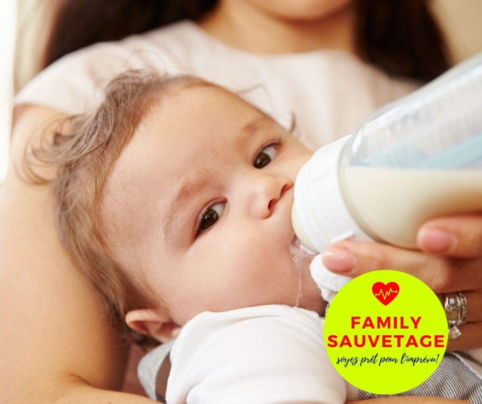 Bébé s'étouffe avec le lait du biberon - Comment faire pour éviter les fausses routes?