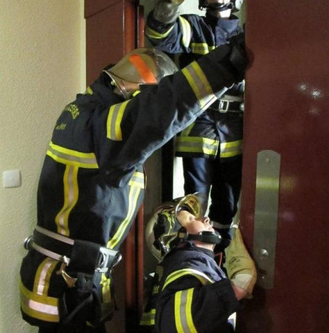 Ascenseur en panne : contacter la maintenance sauf urgence ou personne en danger
